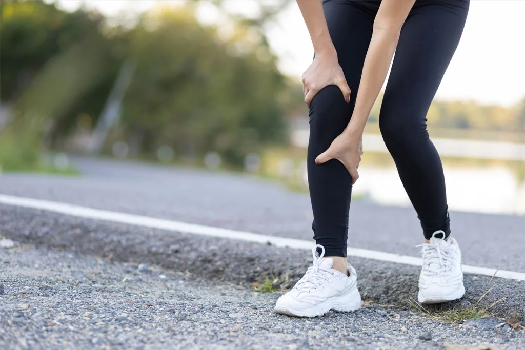 A person experiencing knee instability