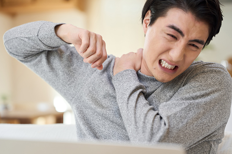 Frozen Shoulder: What Specialists Look For When Symptoms Persist